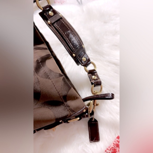 Coach Carly Signature Hobo Shoulder bag 12” X 9” approxi.. Excellent Condition - Picture 8 of 14